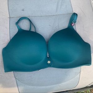 So obsessed push-up wireless Victoria’s Secret bra! Size 34D